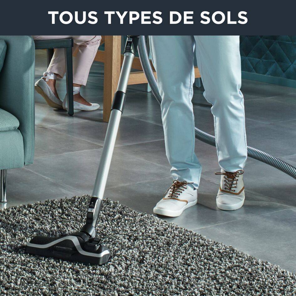 Silence Force Cyclonic, Aspirateur traineau sans sac, puissant 550W, 67db(A), animaux