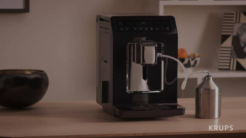 Evidence noire avec pot à lait inox