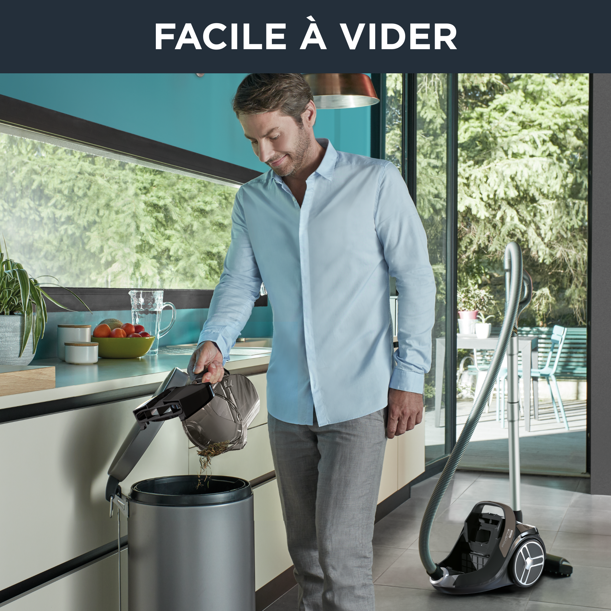 Silence Force Cyclonic, Aspirateur traineau sans sac, puissant 550W, 67db(A), animaux