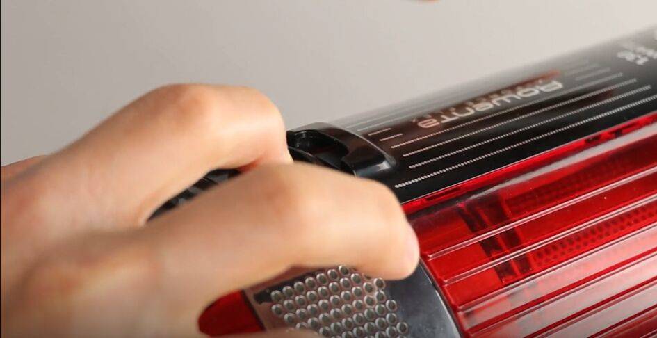 X-Force Flex 11.60 ou 12.60, remplacer le moteur - enlever le bac poussière